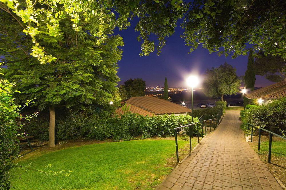 Shoresh Green Hills Family Suites Hotel Екстериор снимка