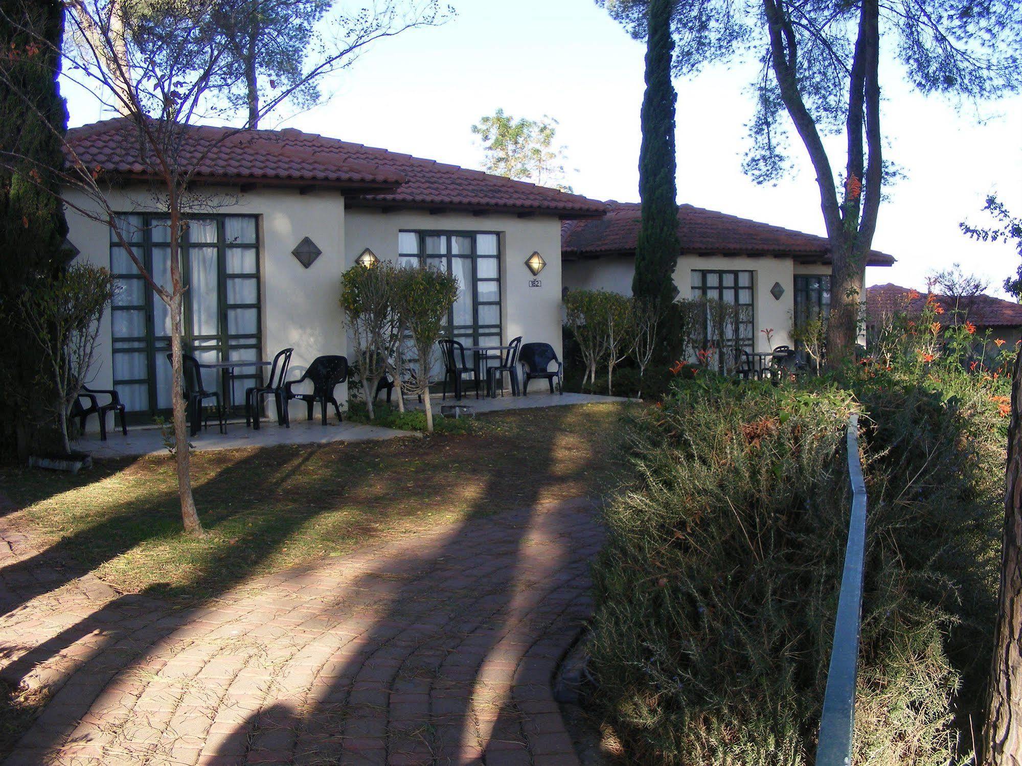 Shoresh Green Hills Family Suites Hotel Екстериор снимка