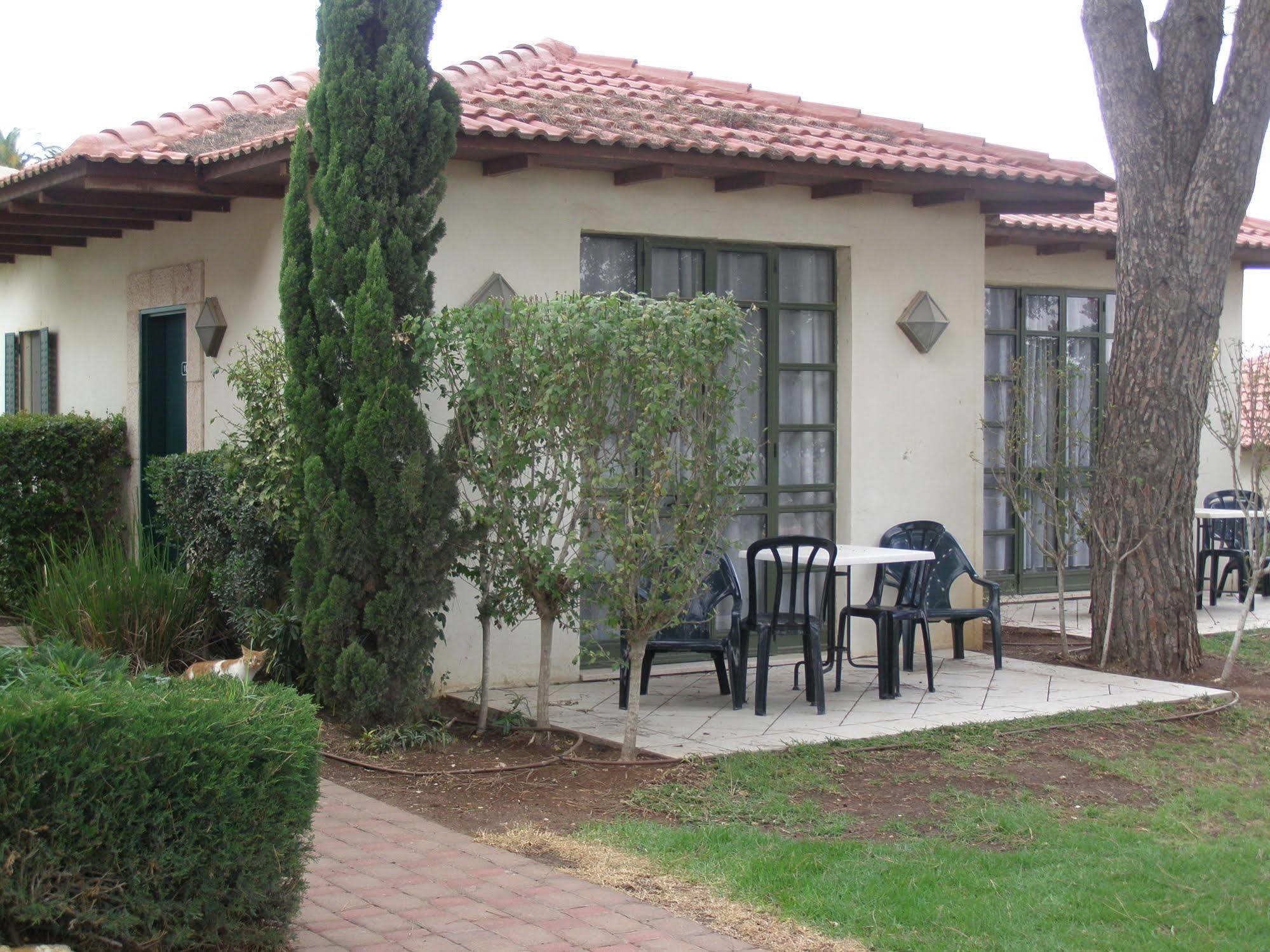 Shoresh Green Hills Family Suites Hotel Екстериор снимка
