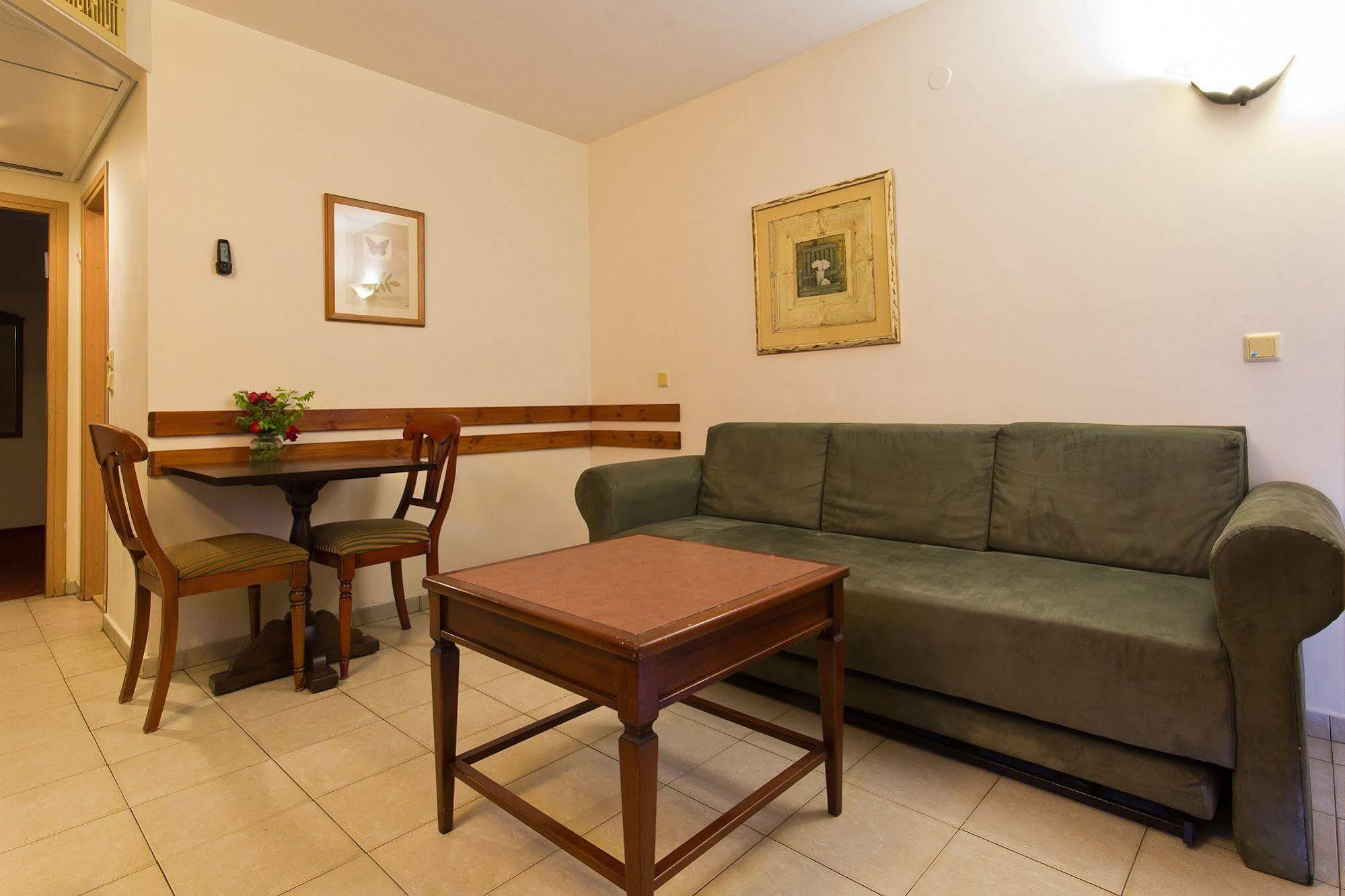 Shoresh Green Hills Family Suites Hotel Екстериор снимка