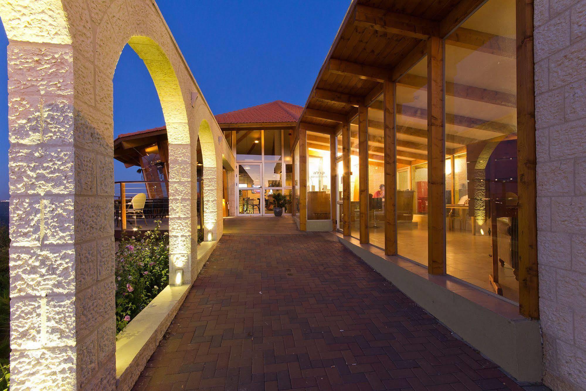 Shoresh Green Hills Family Suites Hotel Екстериор снимка