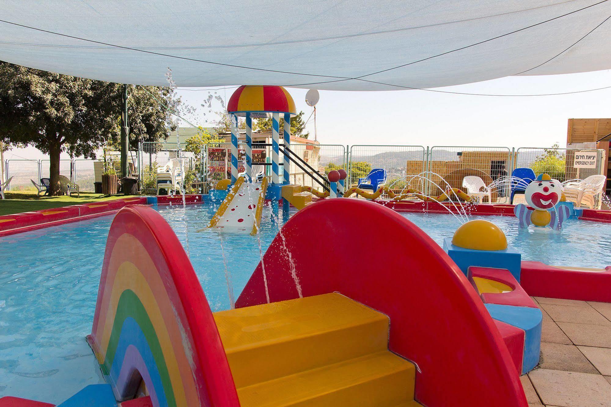 Shoresh Green Hills Family Suites Hotel Екстериор снимка