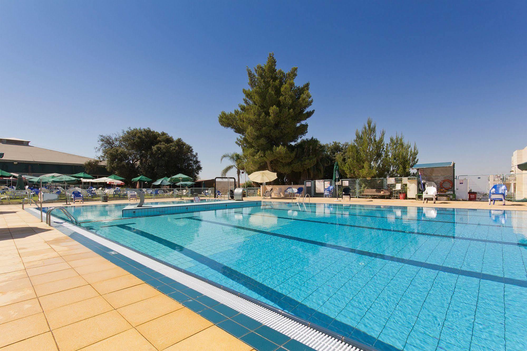 Shoresh Green Hills Family Suites Hotel Екстериор снимка