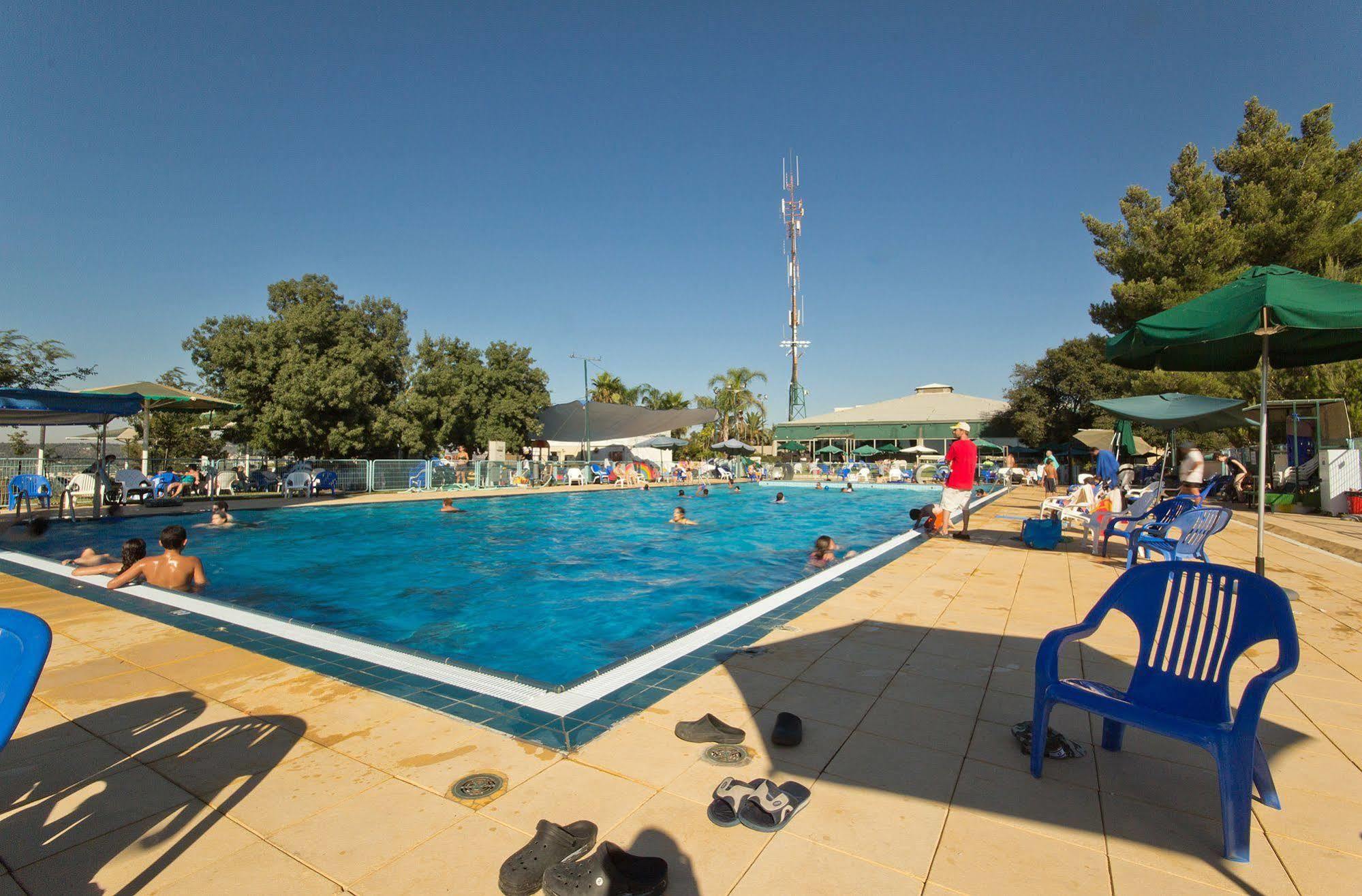 Shoresh Green Hills Family Suites Hotel Екстериор снимка